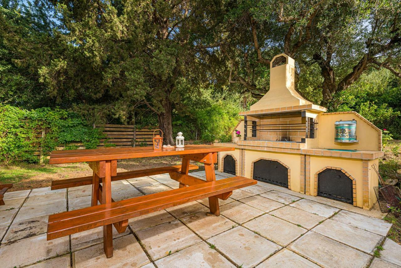 The Old Well Villa Plános Buitenkant foto